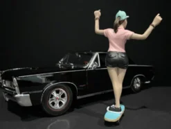 Skateboarder Figurine IV for 1/24 Scale Models American Diorama 38343