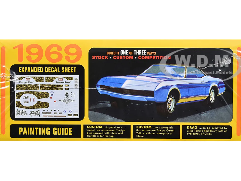 Skill 2 Model Kit 1969 Buick Riviera 1/25 Scale Model by AMT