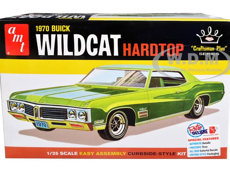 Skill 2 Model Kit 1970 Buick Wildcat Hardtop Craftsman Plus Series 1/25 Scale Model AMT AMT1379