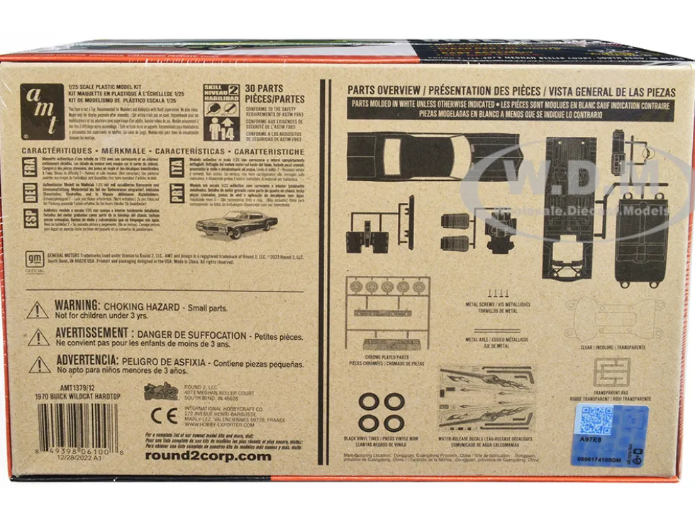 Skill 2 Model Kit 1970 Buick Wildcat Hardtop Craftsman Plus Series 1/25 Scale Model AMT AMT1379