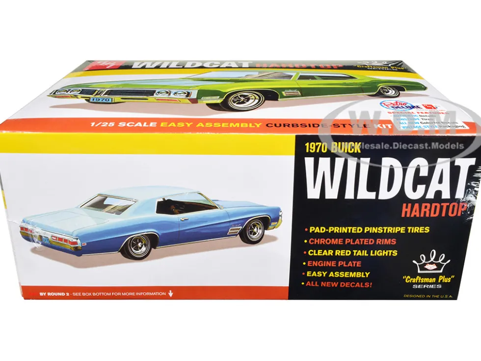 Skill 2 Model Kit 1970 Buick Wildcat Hardtop Craftsman Plus Series 1/25 Scale Model AMT AMT1379