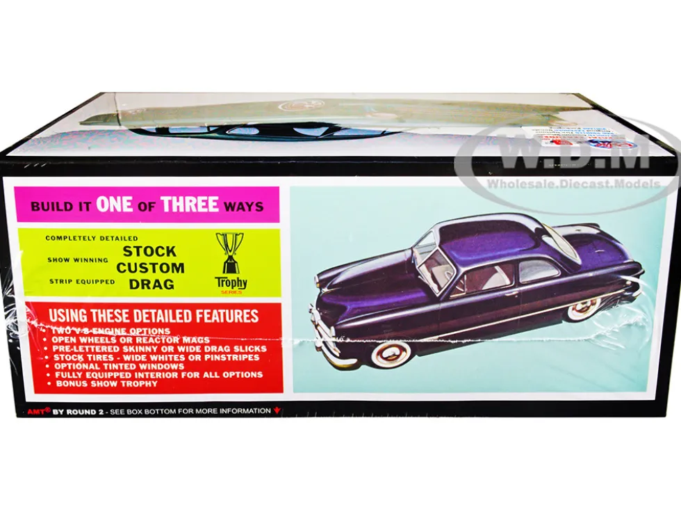 Skill 2 Model Kit 1949 Ford Coupe The 49'er 3-in-1 Kit 1/25 Scale Model AMT AMT1359