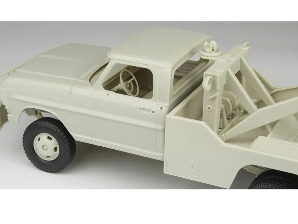 Skill 3 Model Kit 1972 Ford F-350 4x4 Tow Truck High Side Version 1/25 Scale Model by Moebius