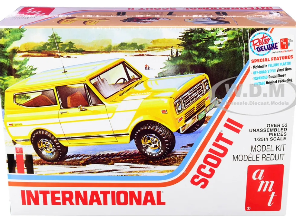 Skill 2 Model Kit IH International Harvester Scout II 1/25 Scale Model AMT AMT1248