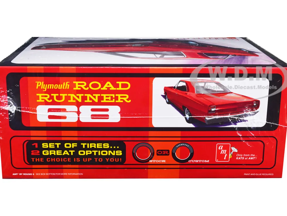 Skill 2 Model Kit 1968 Plymouth Road Runner 1/25 Scale Model AMT AMT1363