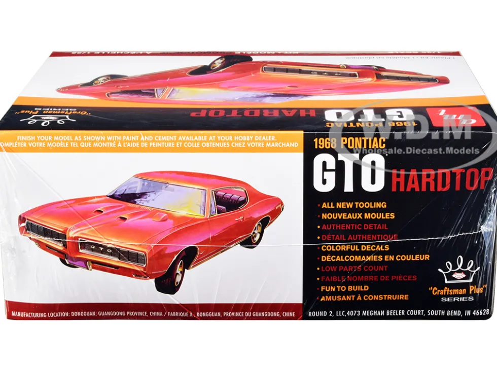 Skill 2 Model Kit 1968 Pontiac GTO Hardtop Craftsman Plus Series 1/25 Scale Model AMT AMT1411M