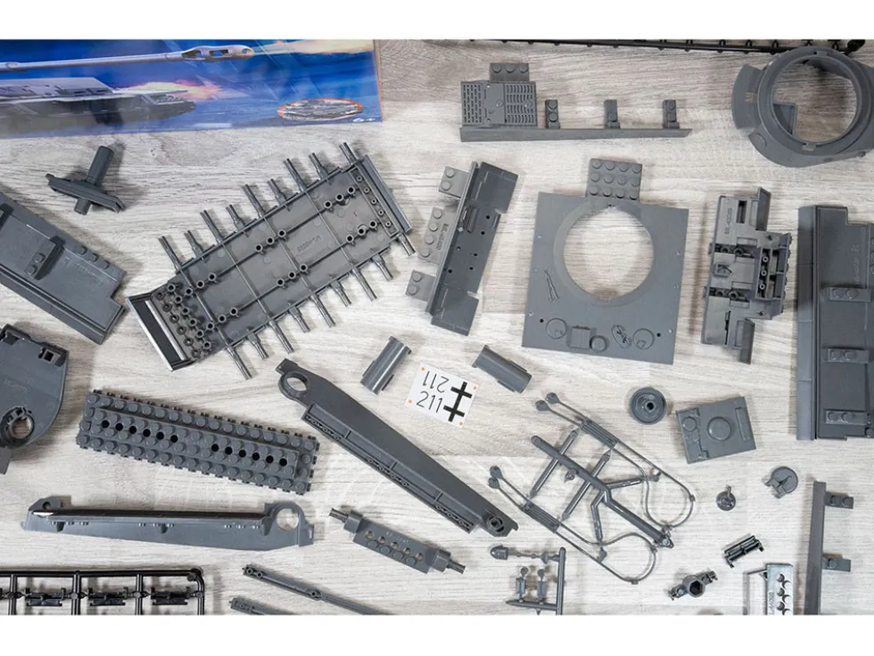 Skill 1 Model Kit Tiger I Tank "German Army" Snap Together Painted Plastic Model Tank Kit 1/35 Scale by Airfix Quickbuild