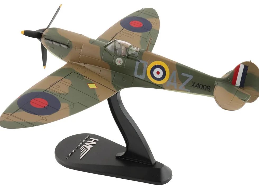 Supermarine Spitfire Mk.1a Fighter Aircraft "X4009, Flight Lieutenant P.C. Hughes" (1940) British Royal Air Force "Air Power Series" 1/48 Diecast Model by Hobby Master