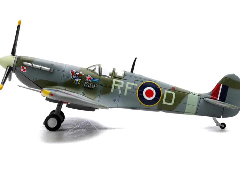 Supermarine Spitfire Mk Vb Fighter Aircraft "EN951, Ace Jan Zumbach, No. 303 Polish Kosciuszko Squadron" (1943) Royal Air Force 1/72 Diecast Model Airplane by Legion