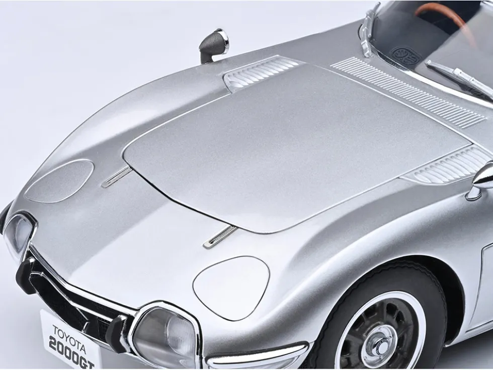 1967 Toyota 2000GT RHD (Right Hand Drive) Silver Metallic 1/18 Model Car by Autoart
