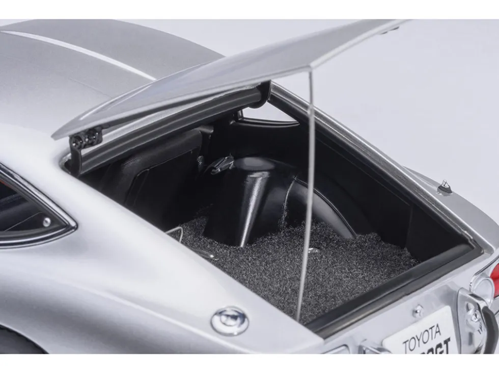 1967 Toyota 2000GT RHD (Right Hand Drive) Silver Metallic 1/18 Model Car by Autoart