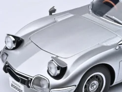 1967 Toyota 2000GT RHD (Right Hand Drive) Silver Metallic 1/18 Model Car by Autoart