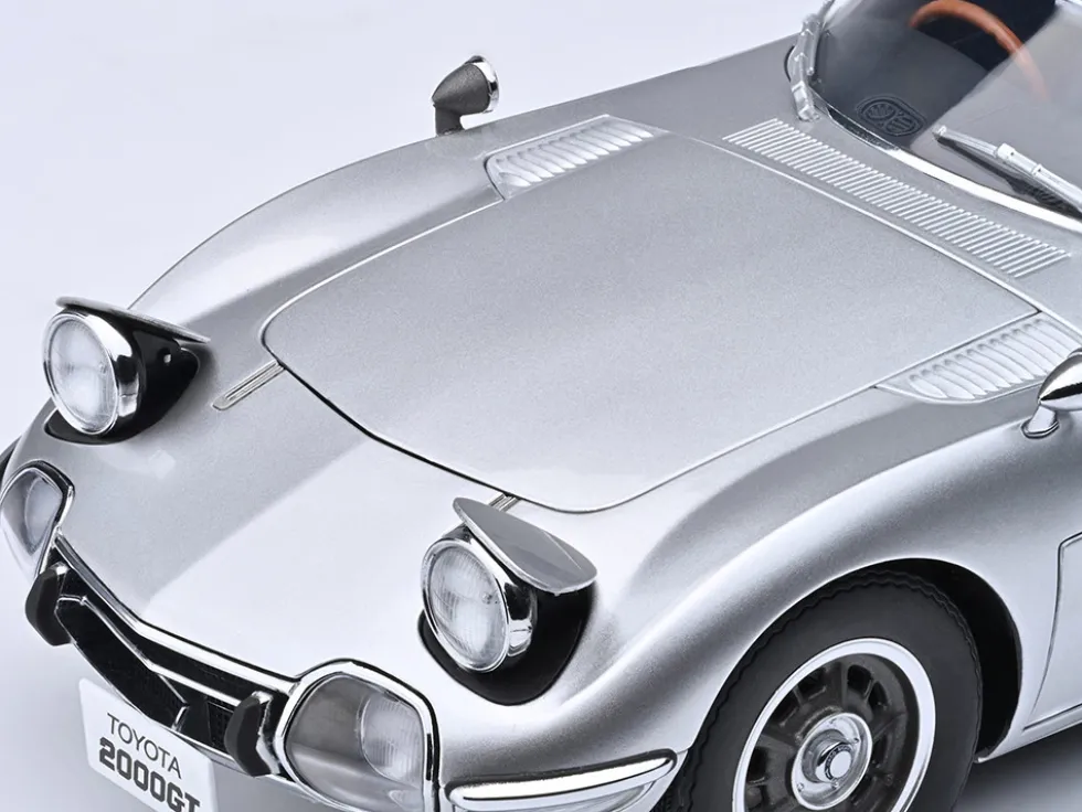 1967 Toyota 2000GT RHD (Right Hand Drive) Silver Metallic 1/18 Model Car by Autoart