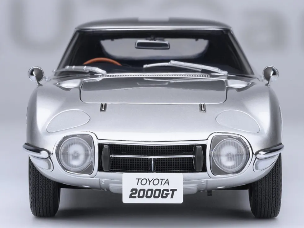 1967 Toyota 2000GT RHD (Right Hand Drive) Silver Metallic 1/18 Model Car by Autoart