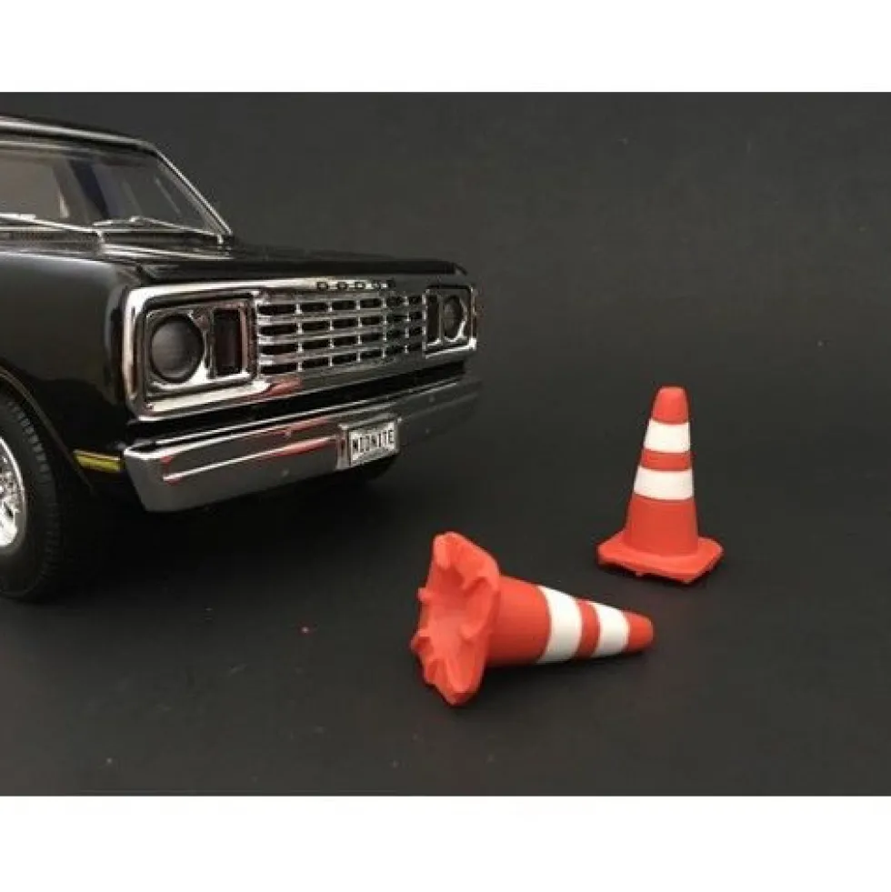 Traffic Cones Set of 4 Accessory For 1:24 Models American Diorama 77532