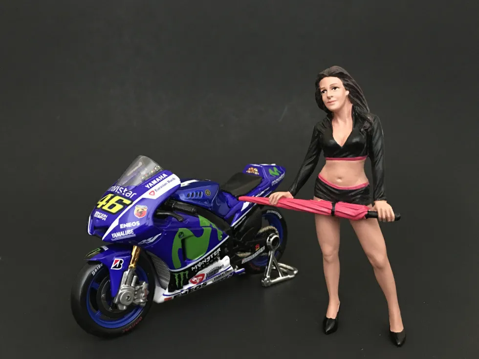 Umbrella Girl I Figure For 1:18 Scale Models American Diorama 77435