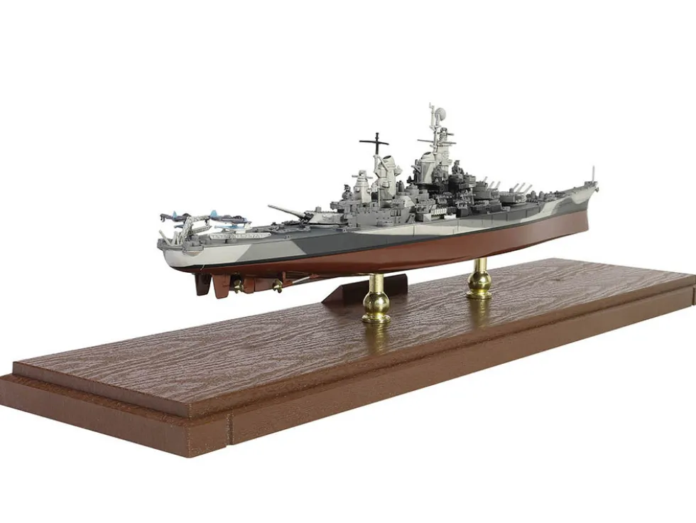 USS Missouri BB 63 Iowa class Battleship Battle of Okinawa 1945 United States Navy Full Hull Edition Battleship Series 1/700 Diecast Model Forces of Valor FOV-861131B