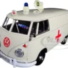 Volkswagen Type 2 T1 Ambulance Cream 1/24 Diecast Model Car Motormax 79565